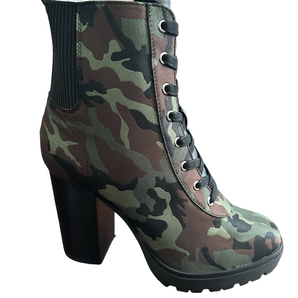 NIB Steve Madden Camo Boots Size 9.5